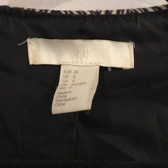 H&M Coat 🤍🖤🤍 - Picture 3 of 6